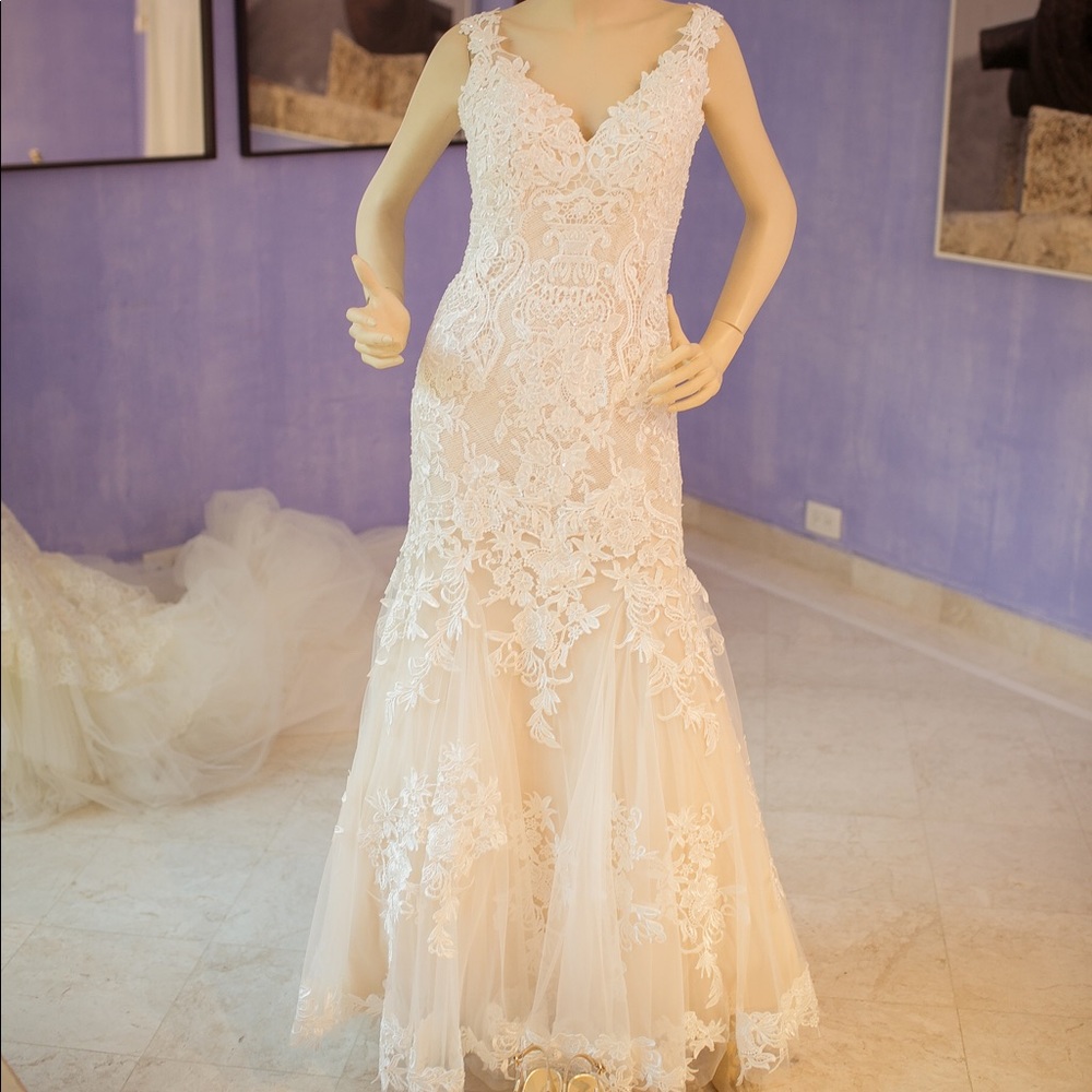 Stunning Wedding dress